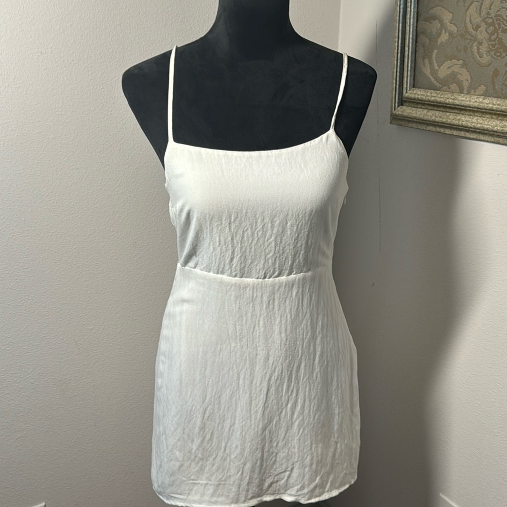Lulu’s ivory Spring crossed back mini dress Sz M‎ - Picture 3 of 9